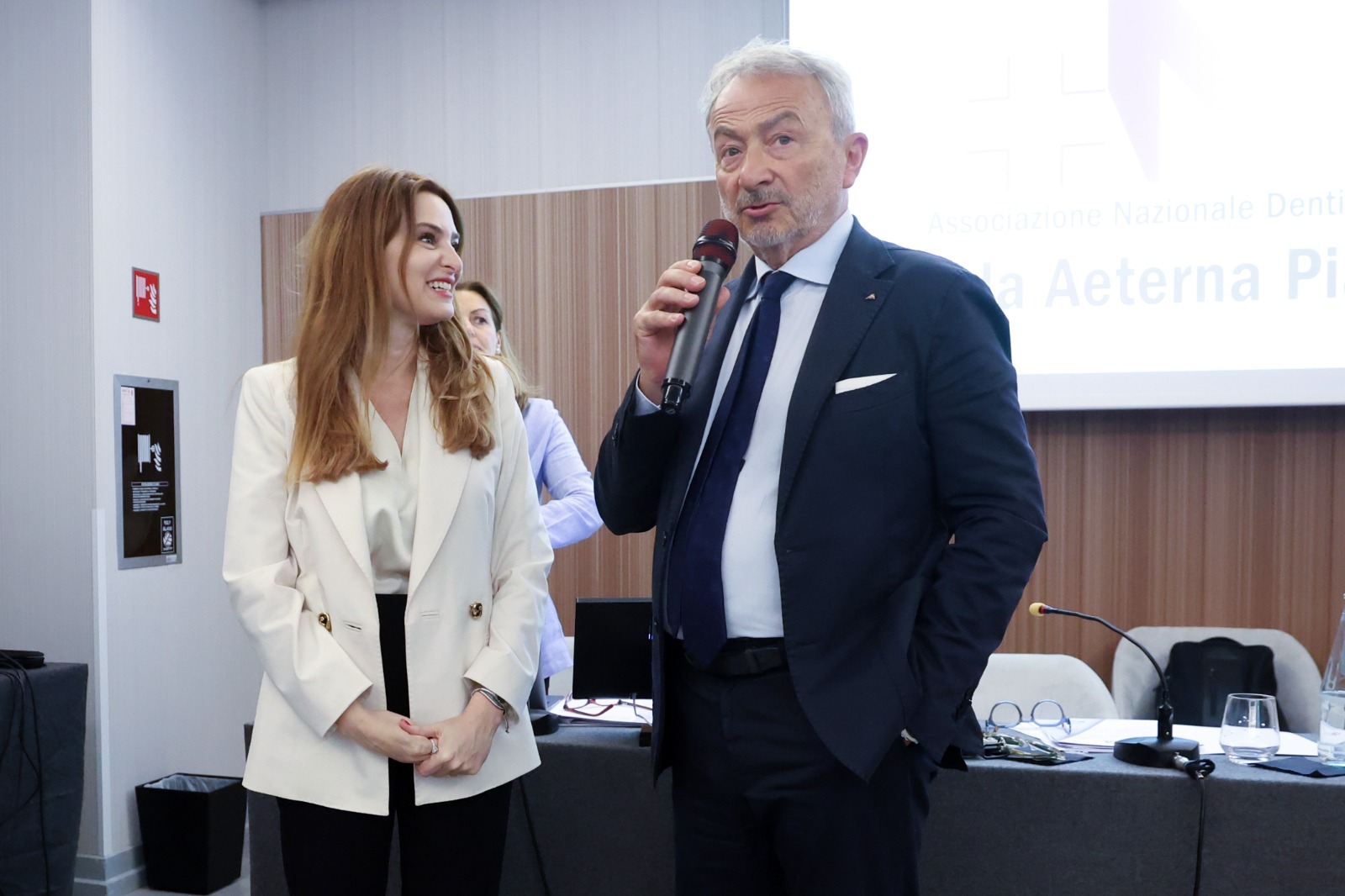 L’On. Marta Schifone presente al Consiglio nazionale ANDI – Rapporto virtuoso di ANDI con la politica in un’ottica di crescita della professione